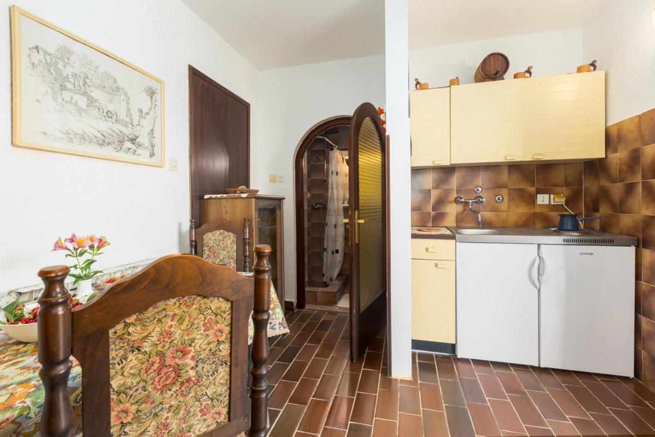 Anamarija Apartments Near The Beach And The Fantastic Adria Sea With Over 10 Small Islands Close By Funtana Zewnętrze zdjęcie
