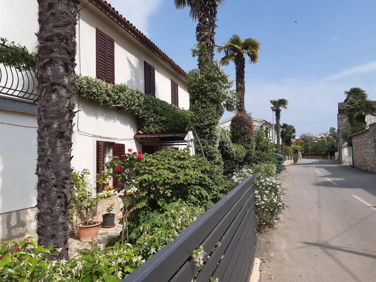 Anamarija Apartments Near The Beach And The Fantastic Adria Sea With Over 10 Small Islands Close By Funtana Zewnętrze zdjęcie