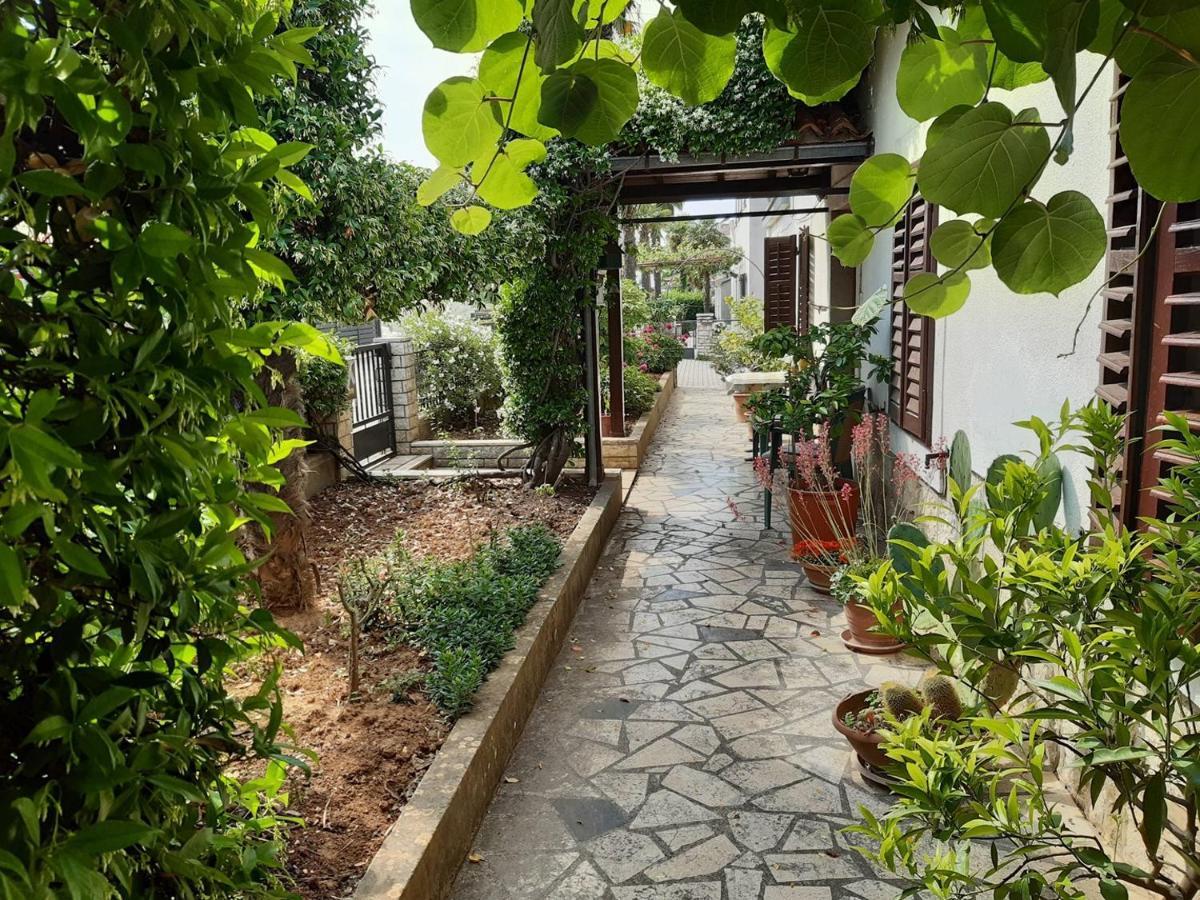 Anamarija Apartments Near The Beach And The Fantastic Adria Sea With Over 10 Small Islands Close By Funtana Zewnętrze zdjęcie